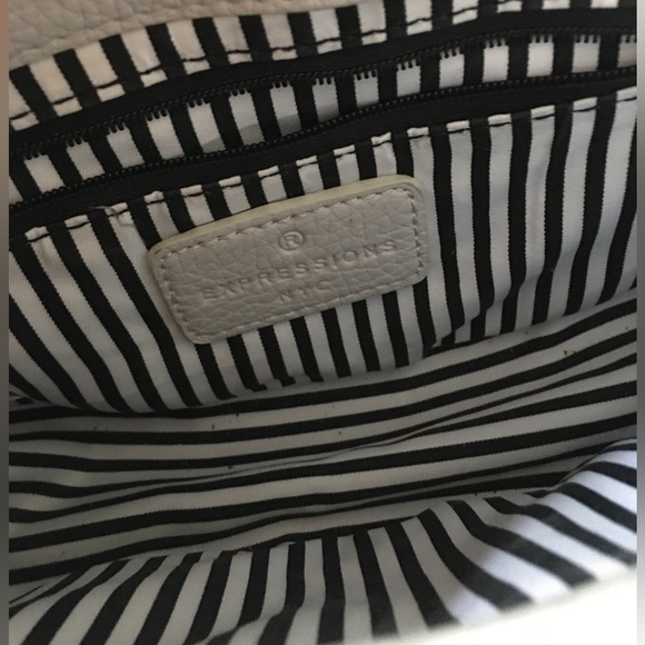 🩶 Lovely gently used grey & silver pebbled leather adjustable crossbody purse - Picture 13 of 16